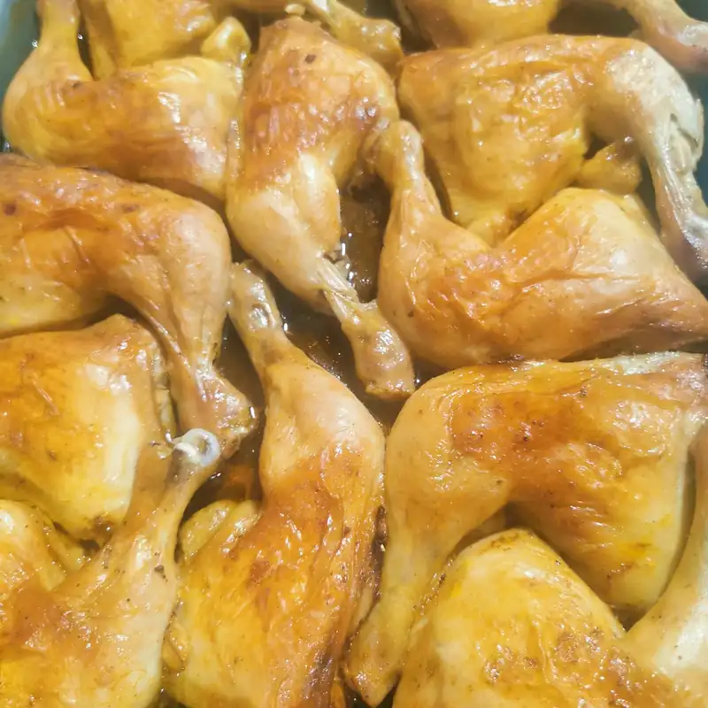 Pieczone udka kurczaka na blasze